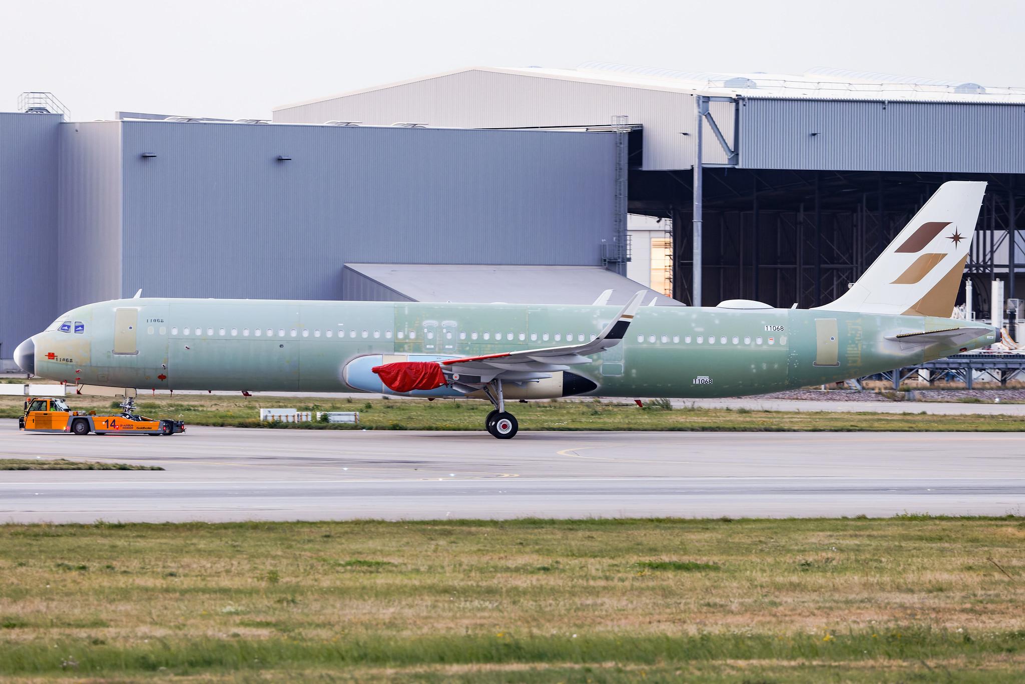Hamburg Finkenwerder: STARLUX Airlines (JX / SJX) | Airbus A321-252NX A21N | D- | MSN 11068