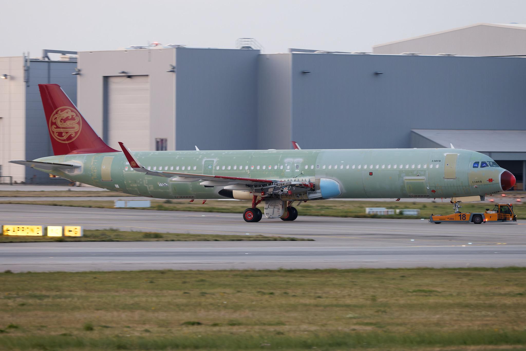 Hamburg Finkenwerder: Juneyao Airlines (HO / DKH) | Airbus A321-271NX A21N | D- | MSN 11062