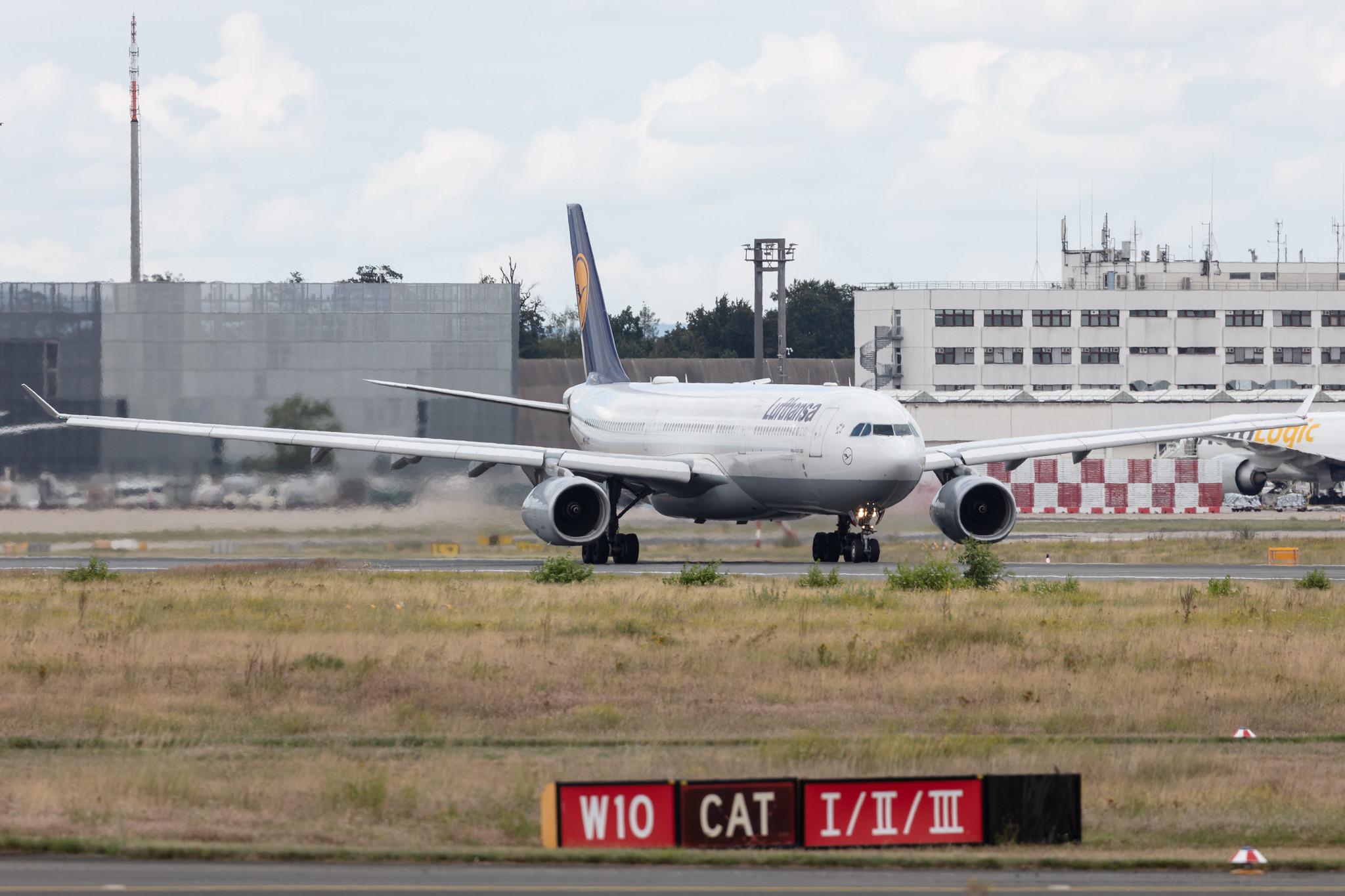 Frankfurt Airport: Lufthansa (LH / DLH) |  Airbus A330-343 A333 | D-AIKS | MSN 1497