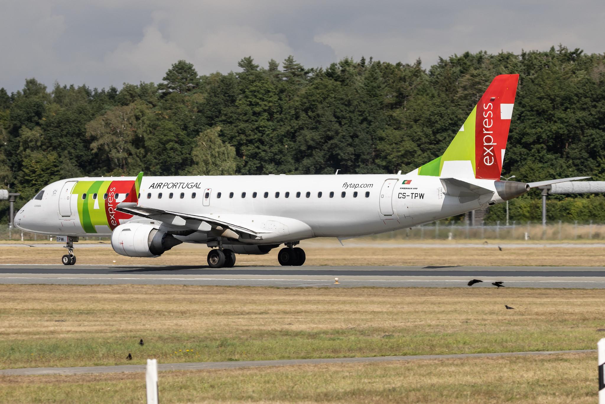 Hamburg Airport: TAP Express (TP / TAP) | Operator: Portugalia Airlines |  Embraer E190LR E190 | CS-TPW | MSN 19000550