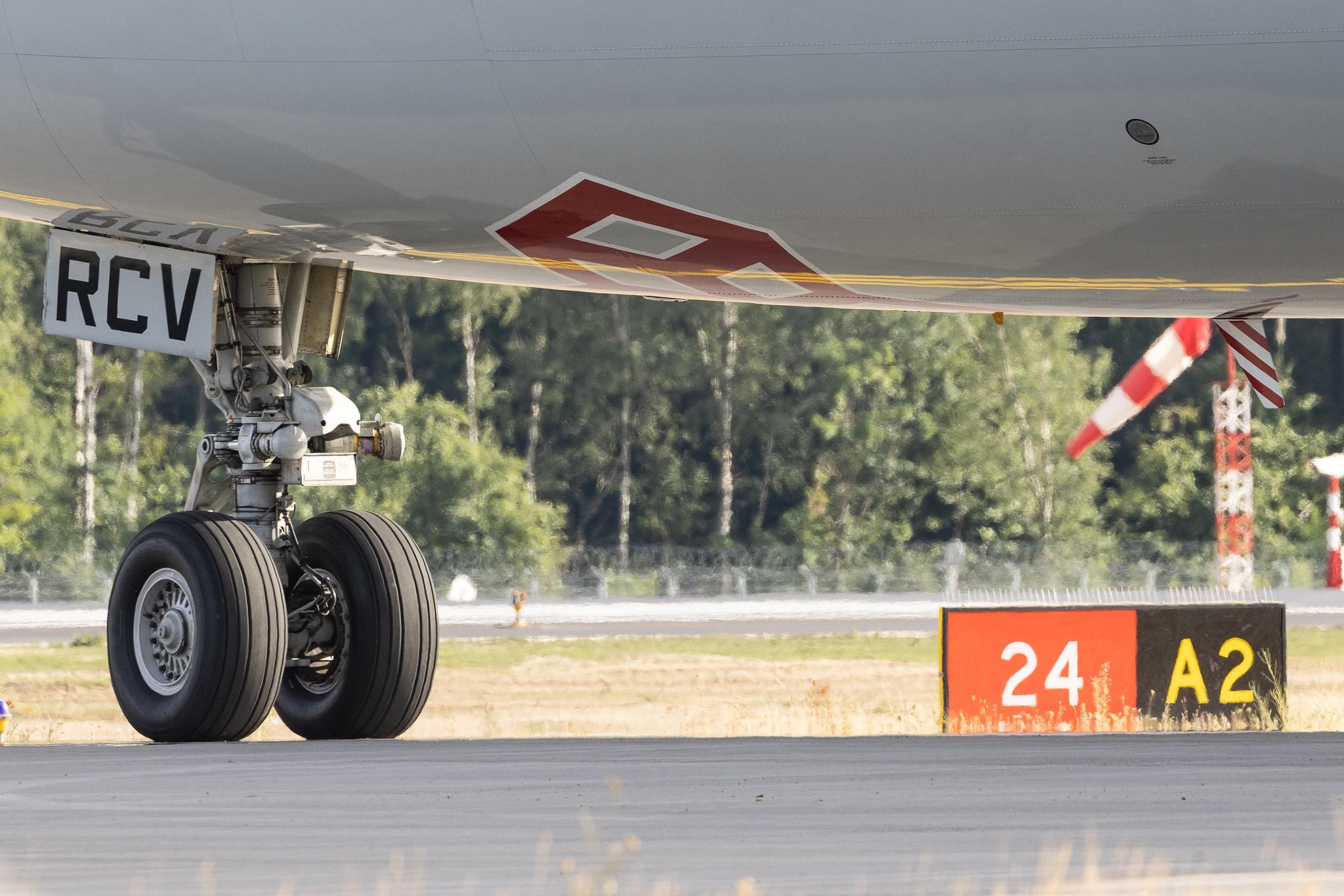 Luxembourg Findel Airport: Cargolux (CV / CLX) | Boeing 747-4R7F B744 | LX-RCV | MSN 30400