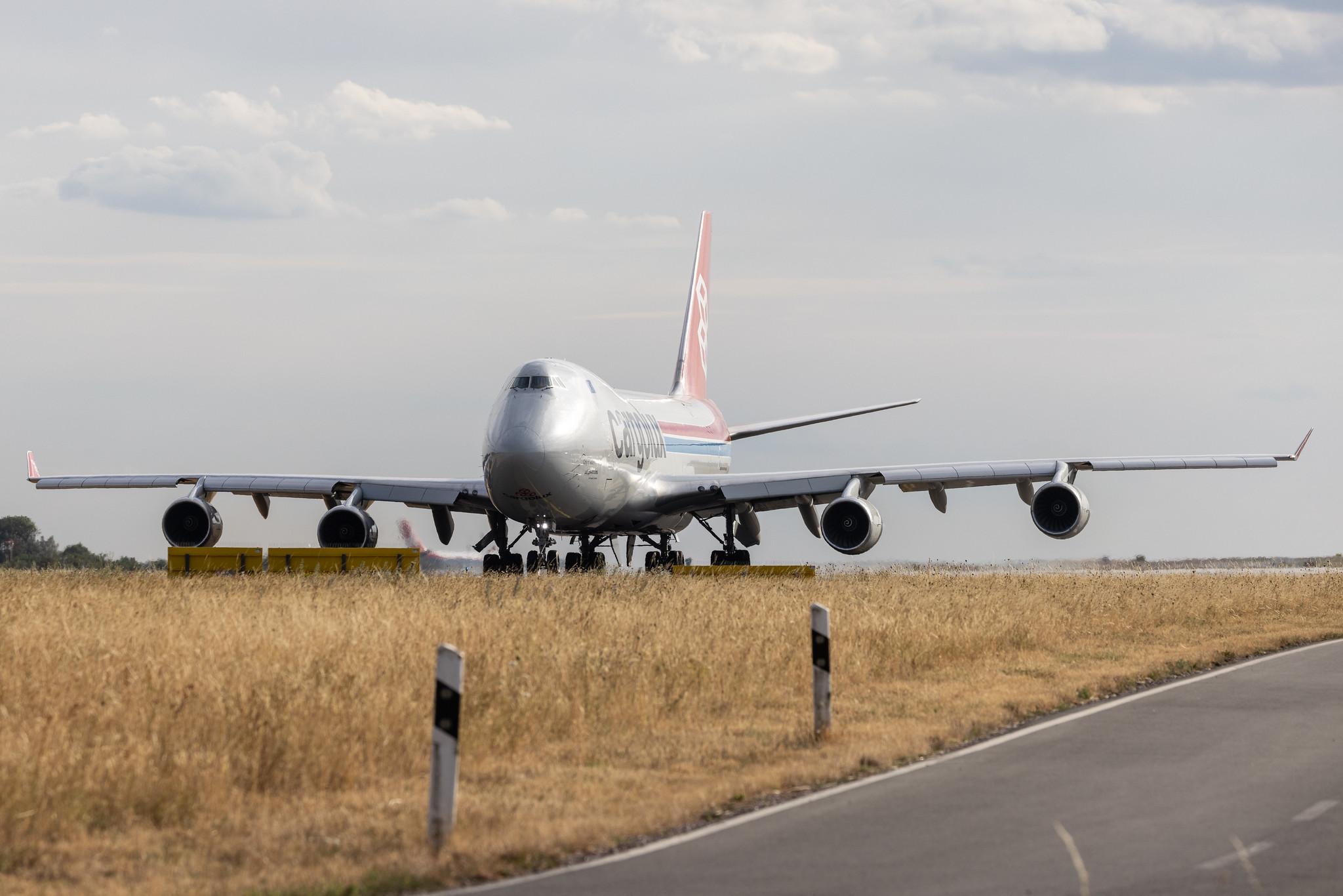 Luxembourg Findel Airport: Cargolux (CV / CLX) | Boeing 747-4R7F B744 | LX-RCV | MSN 30400