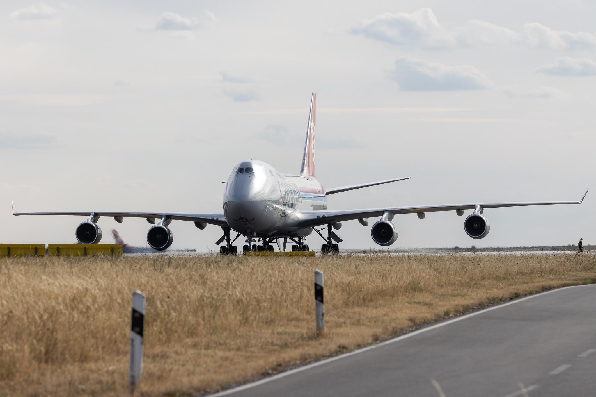 Luxembourg Findel Airport: Cargolux (CV / CLX) | Operator: Cargolux Italia | Boeing 747-4R7(F) B744 | LX-VCV | MSN 34235