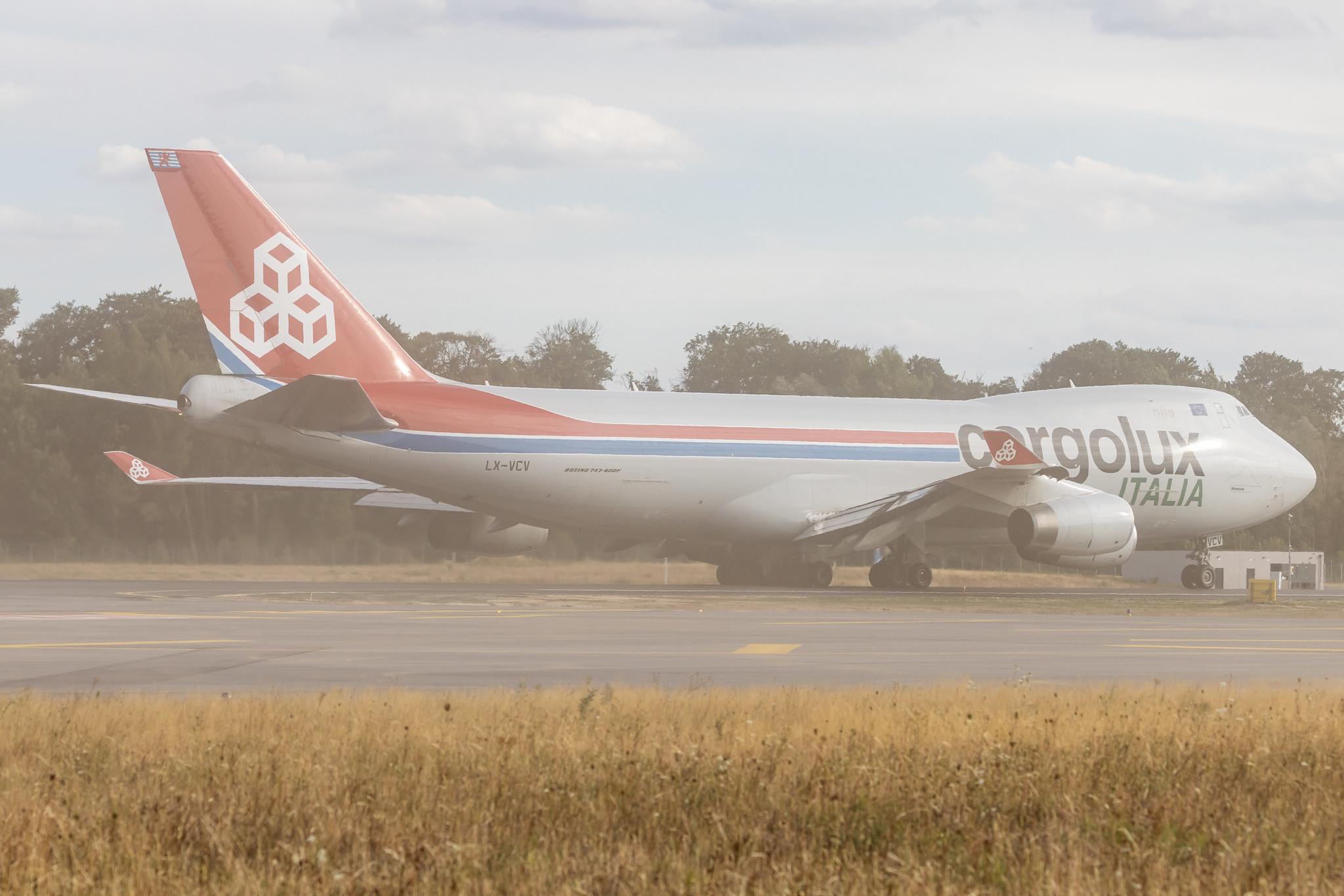 Luxembourg Findel Airport: Cargolux (CV / CLX) | Operator: Cargolux Italia | Boeing 747-4R7(F) B744 | LX-VCV | MSN 34235