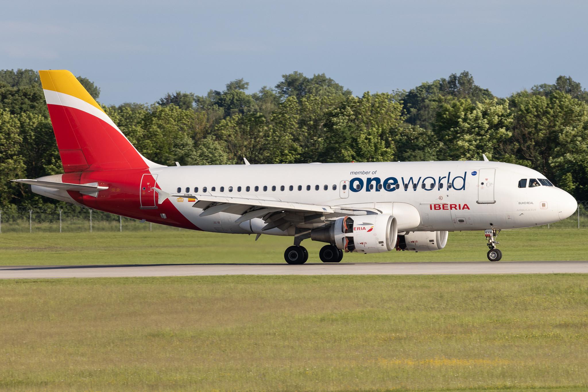 Munich Airport: Iberia (IB / IBE) | Livery: Oneworld Livery | Airbus A319-111 A319 | EC-KHM | MSN 3209