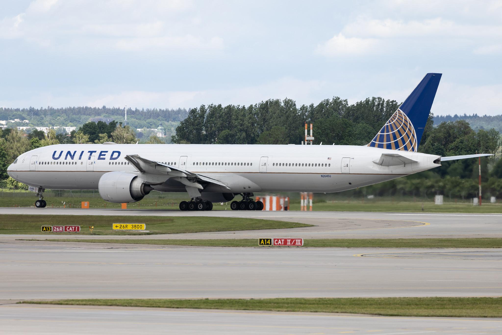 Munich Airport: United Airlines (UA / UAL) | Boeing 777-322(ER) B77W | N2645U | MSN 64989