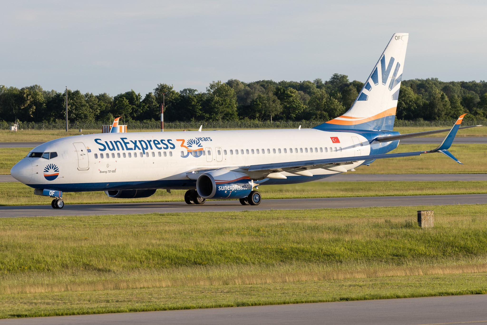 Munich Airport: SunExpress (XQ / SXS) | Boeing 737-8HC B738 | TC-SOF | MSN 61191