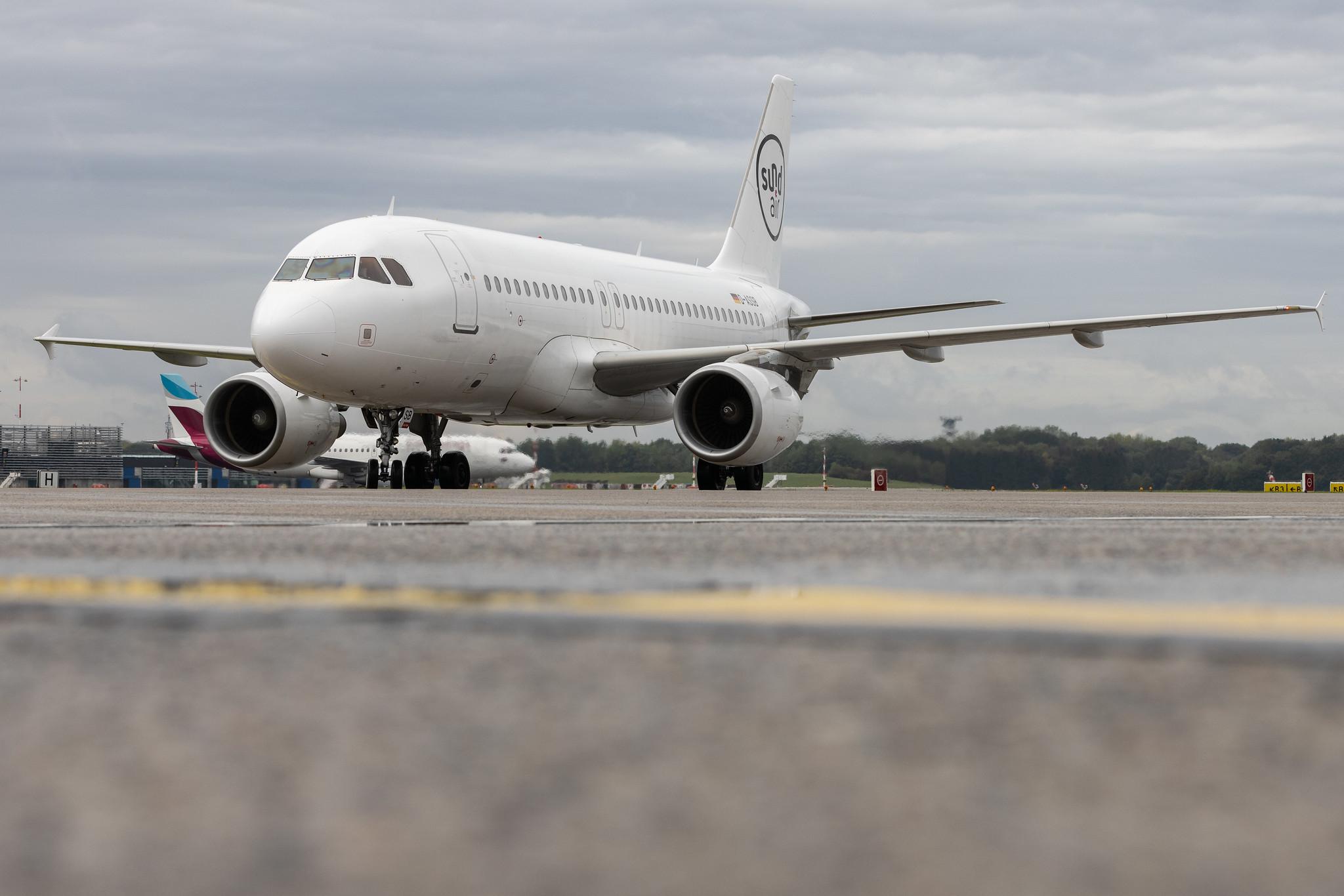 Hamburg Airport: Sundair (SR / SDR) | Airbus A319-112 A319 | D-ASSB | MSN 04663