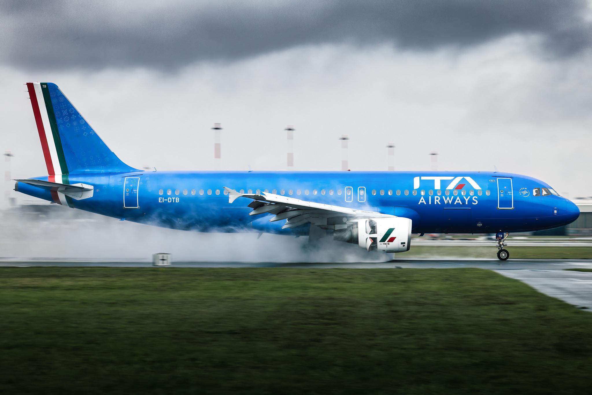 Hamburg Airport: ITA Airways (AZ / ITY) | Operator: Italia Trasporto Aereo | Airbus A320-216 A320 | EI-DTB | MSN 03815