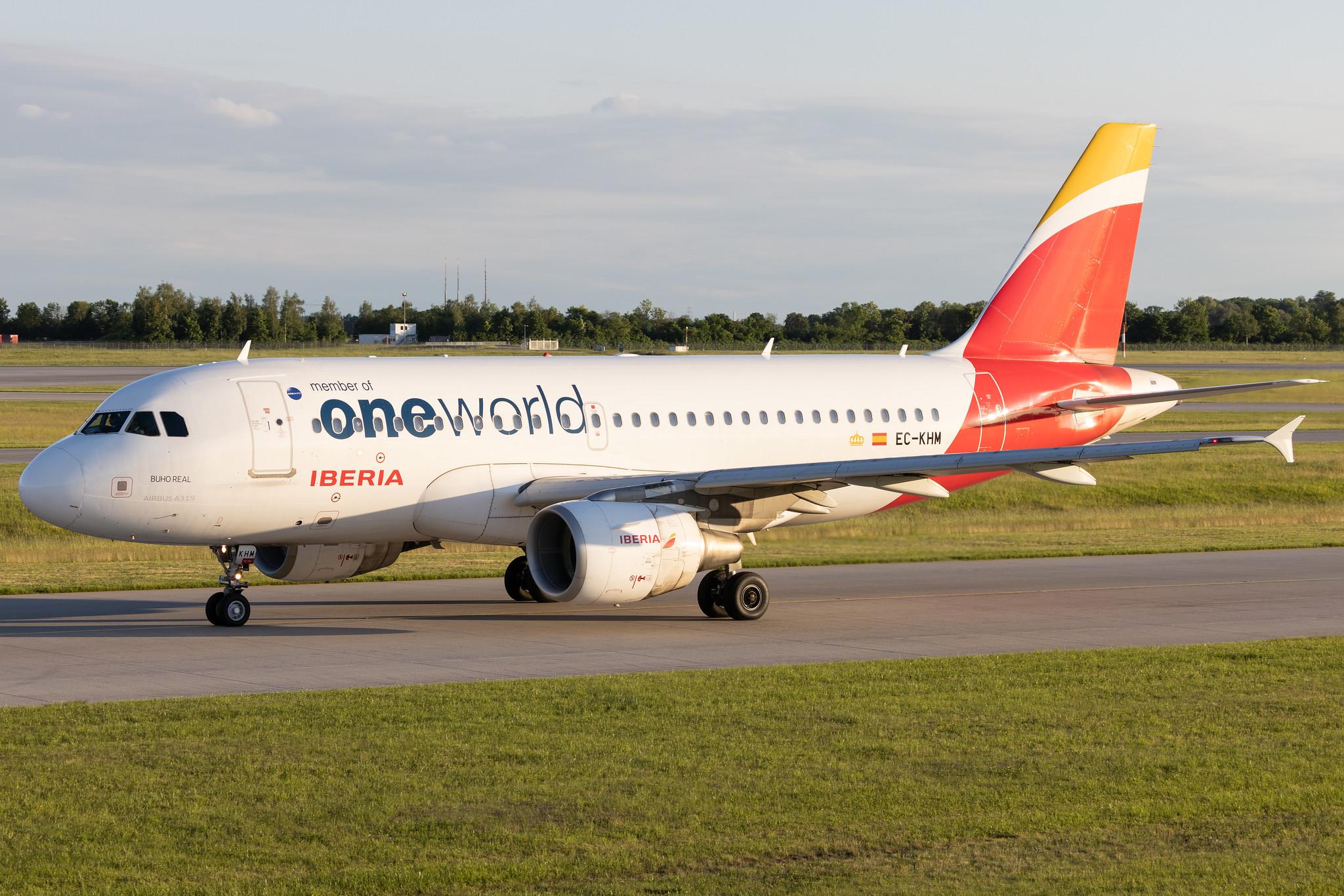 Munich Airport: Iberia (IB / IBE) | Livery: Oneworld Livery | Airbus A319-111 A319 | EC-KHM | MSN 3209