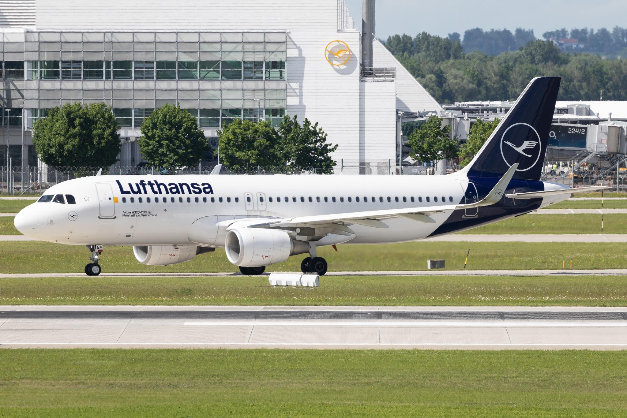 Munich Airport: Lufthansa (LH / DLH) | Airbus A320-214 A320 | D-AIWE | MSN 8680