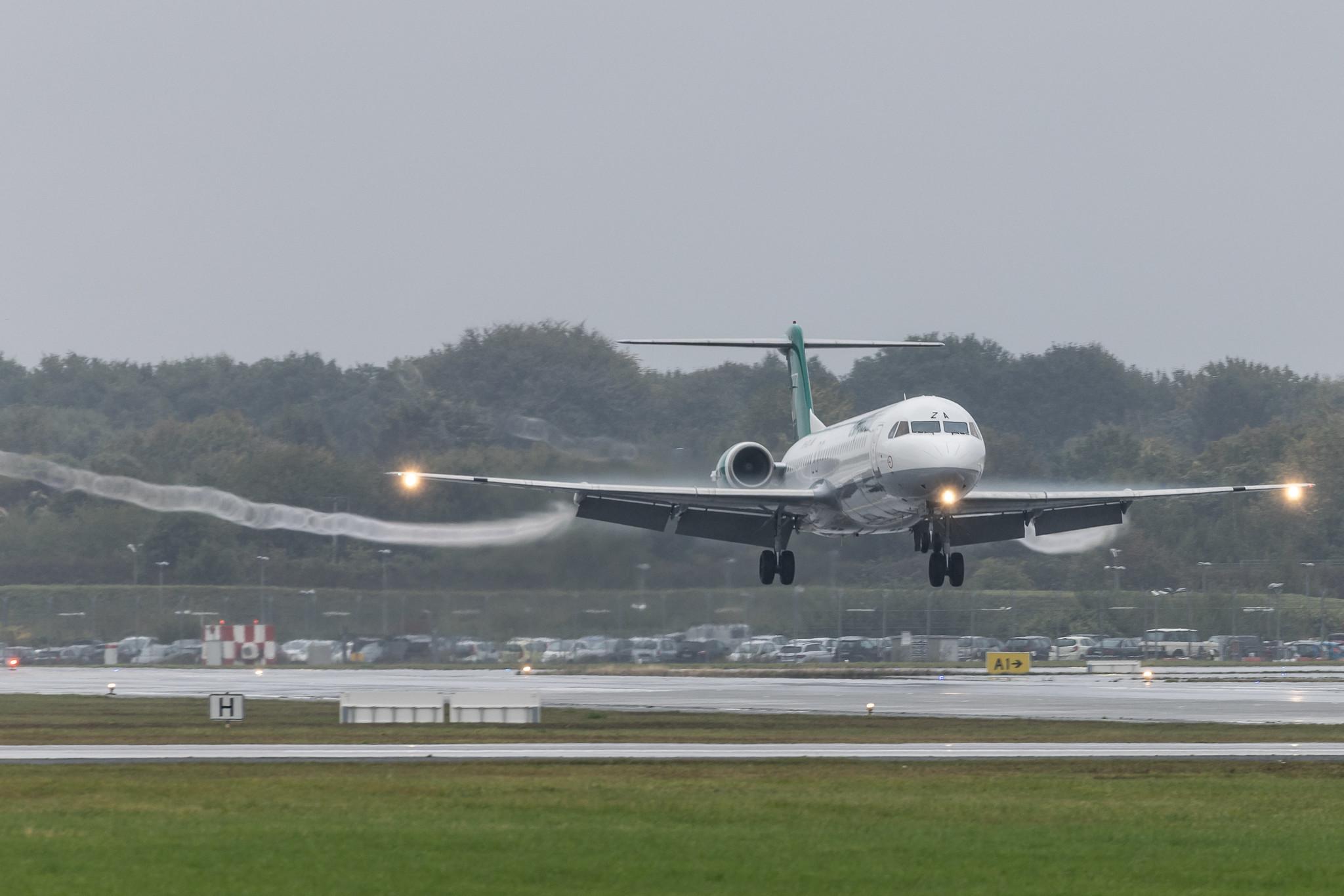 Hamburg Airport: Carpatair (V3 / KRP) | Fokker 100 F100 | YR-FZA | MSN 11395
