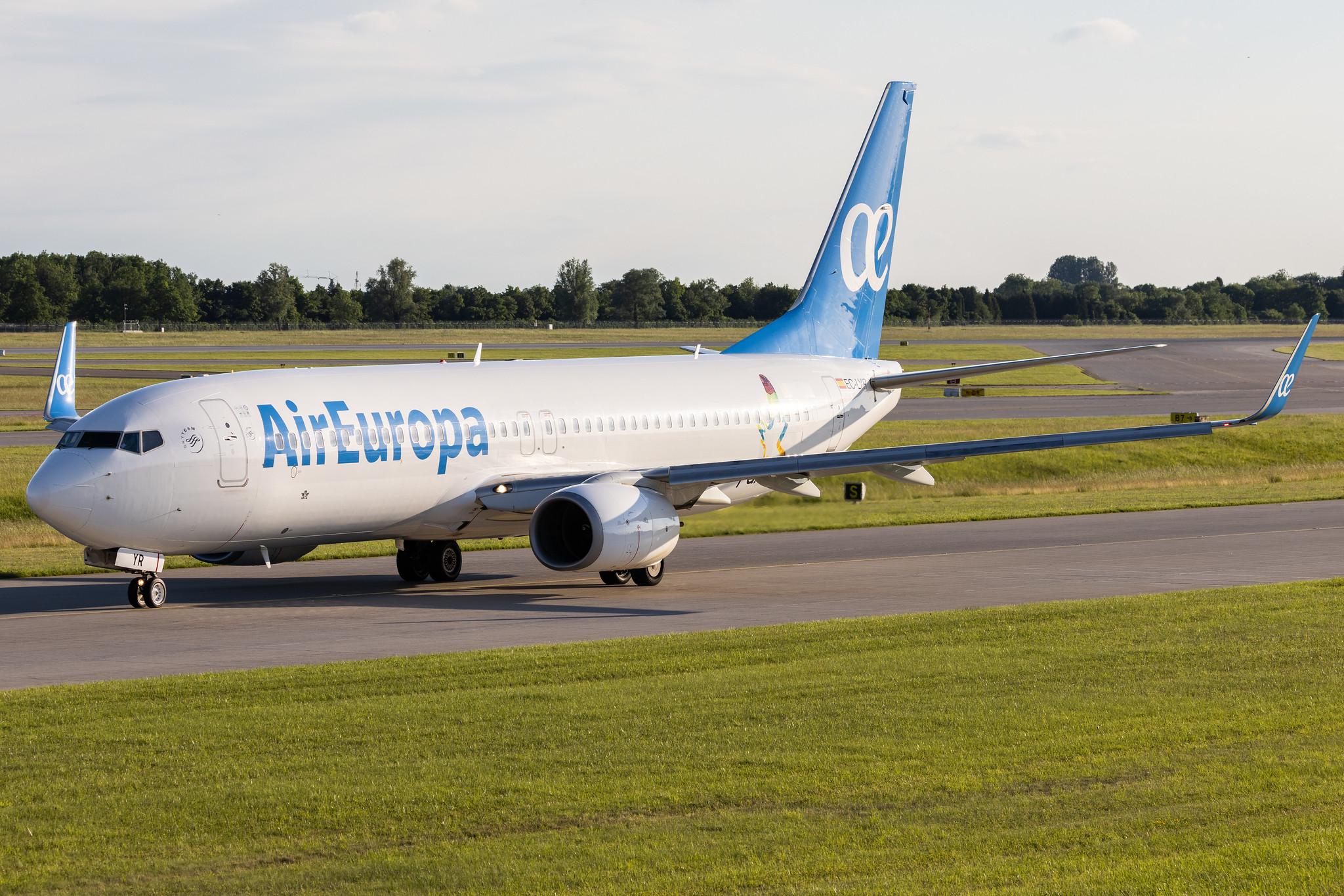 Munich Airport: Air Europa (UX / AEA) | Livery: Panama Sticker | Boeing 737-85P B738 | EC-LYR | MSN 36595
