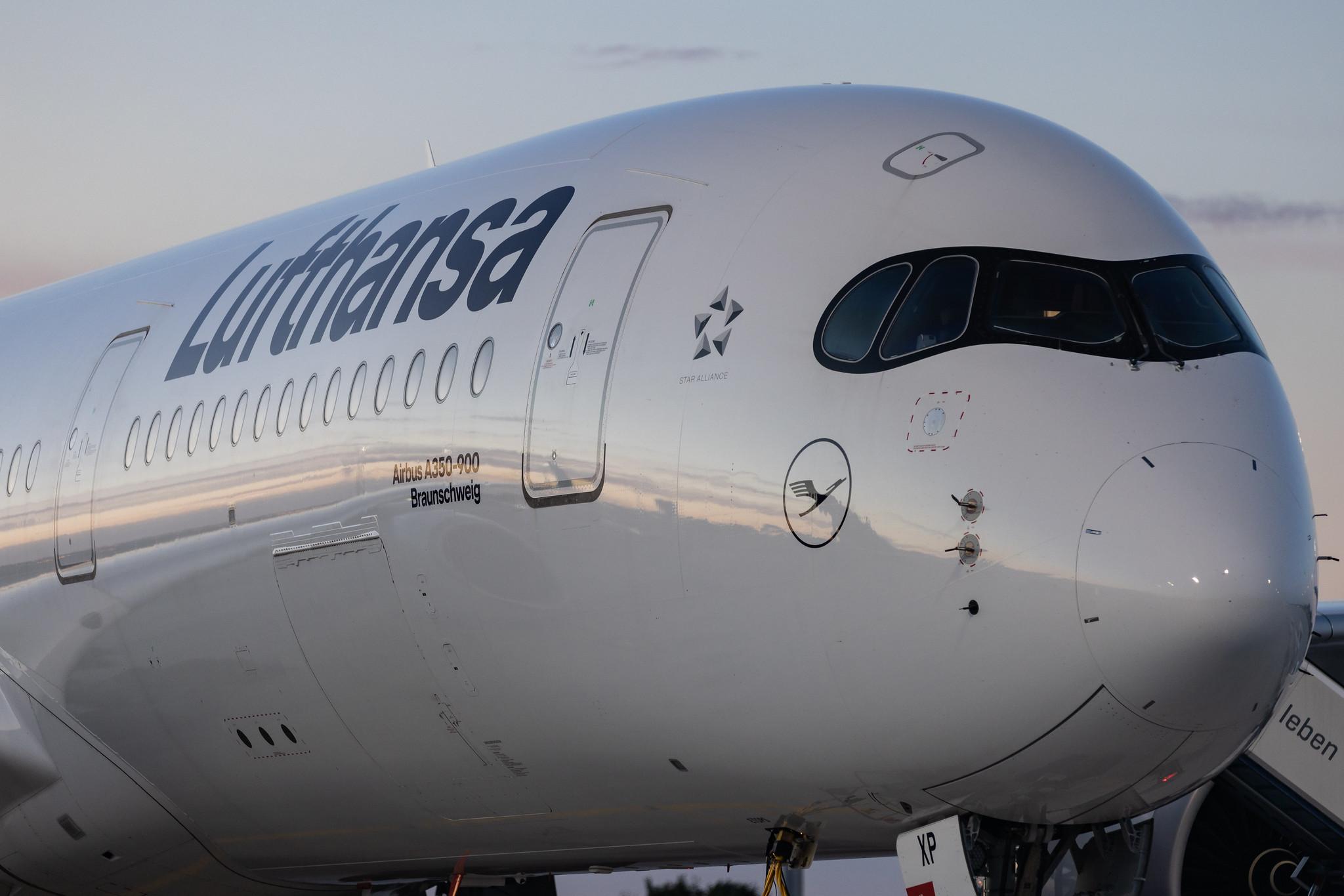 Munich Airport: Lufthansa (LH / DLH) | Airbus A350-941 A359 | D-AIXP | MSN 390