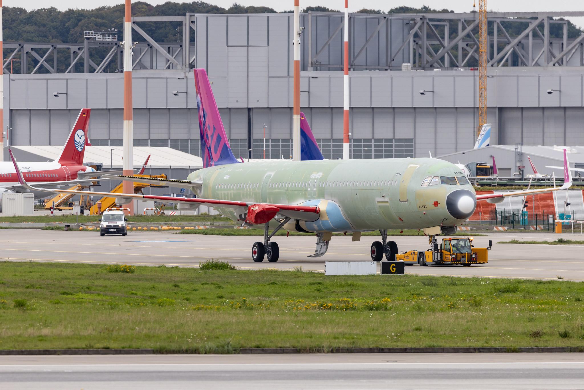 Hamburg Finkenwerder: Wizz Air Abu Dhabi (5W / WAZ) | Airbus A321-271NX A21N | D- | A6- | MSN 11121