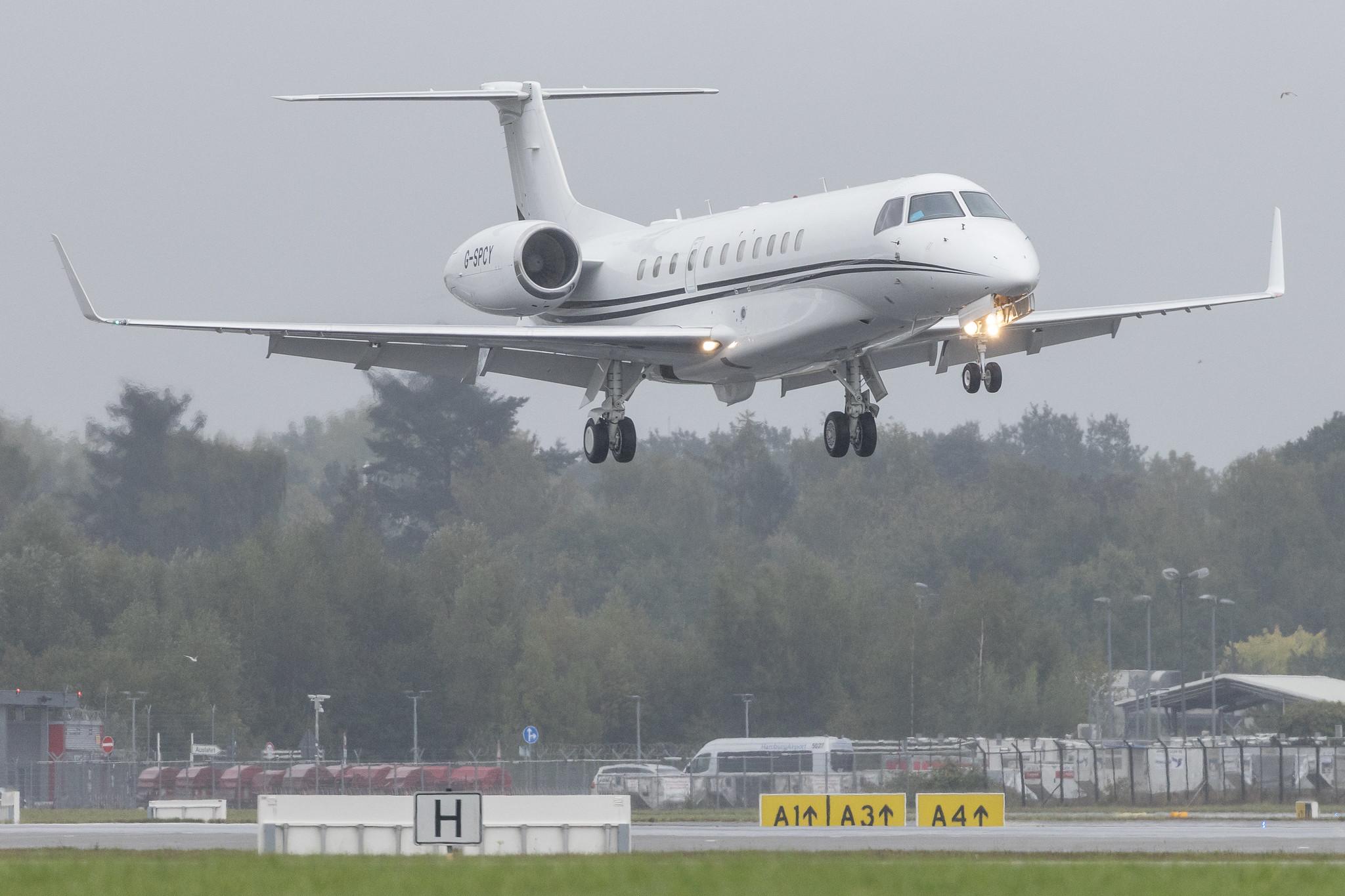 Hamburg Airport: Luxaviation UK (/ LNX) | Embraer Legacy 650 E35L | G-SPCY | MSN 14501162