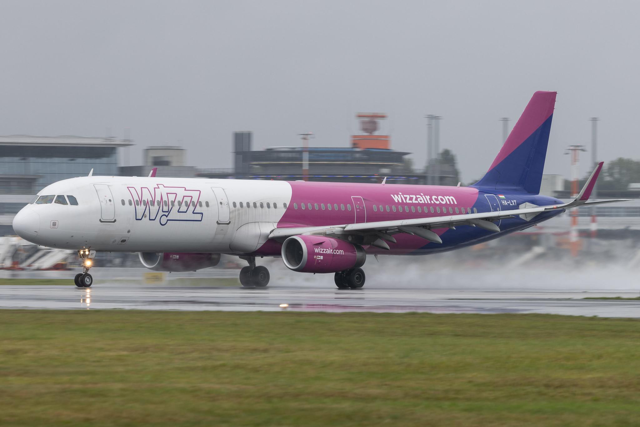 Hamburg Airport: Wizz Air (W6 / WZZ) | Airbus A321-231 A321 | HA-LXT | MSN 7706