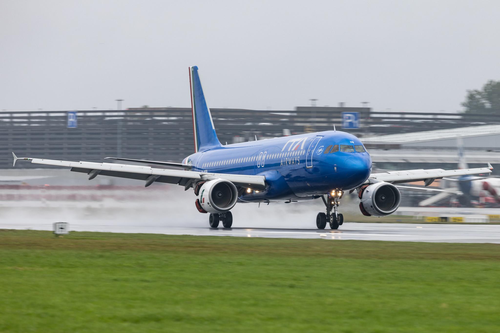 Hamburg Airport: ITA Airways (AZ / ITY) | Operator: Italia Trasporto Aereo | Airbus A320-216 A320 | EI-DTB | MSN 03815