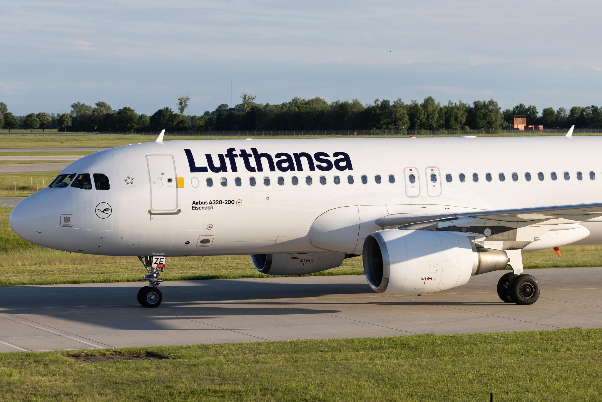 Munich Airport: Lufthansa (LH / DLH) | Airbus A320-214 A320 | D-AIZE | MSN 4261