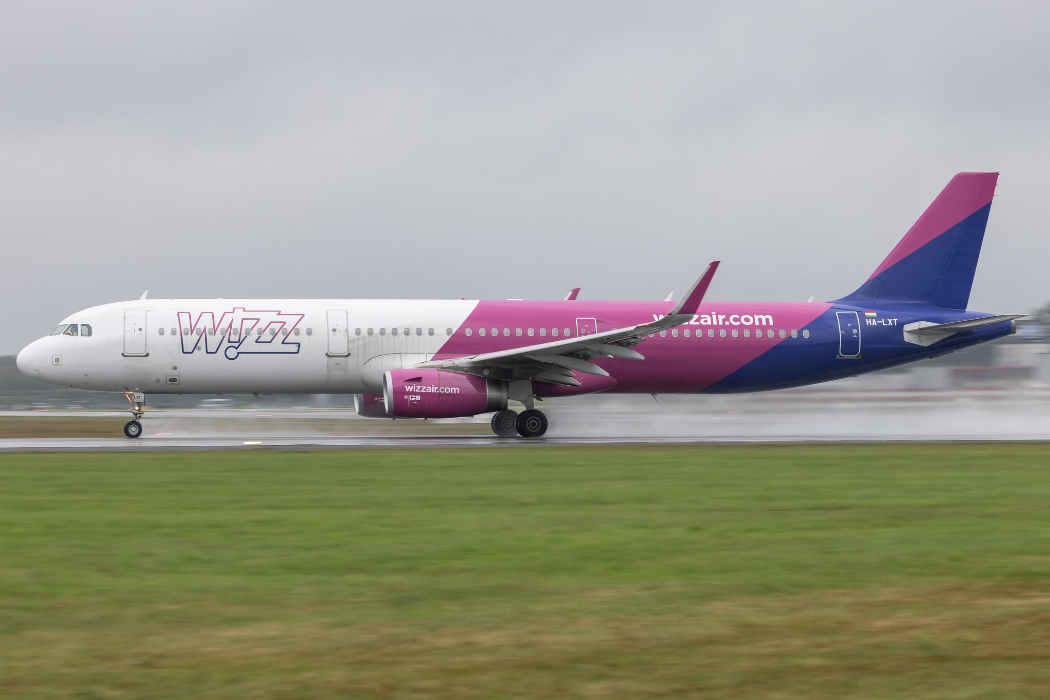 Hamburg Airport: Wizz Air (W6 / WZZ) | Airbus A321-231 A321 | HA-LXT | MSN 7706