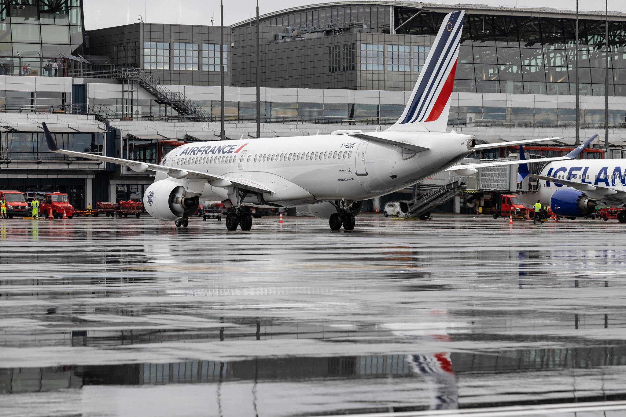 Hamburg Airport: Air France (AF / AFR) | Airbus A220-300 BCS3 | F-HZUC | MSN 55140
