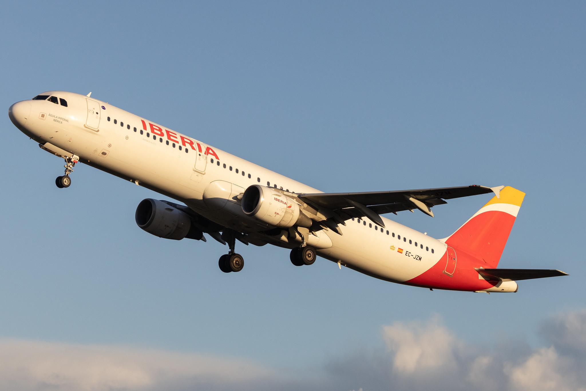 Hamburg Airport: Iberia (IB / IBE) |  Airbus A321-212 A321 | EC-JZM | MSN 2996