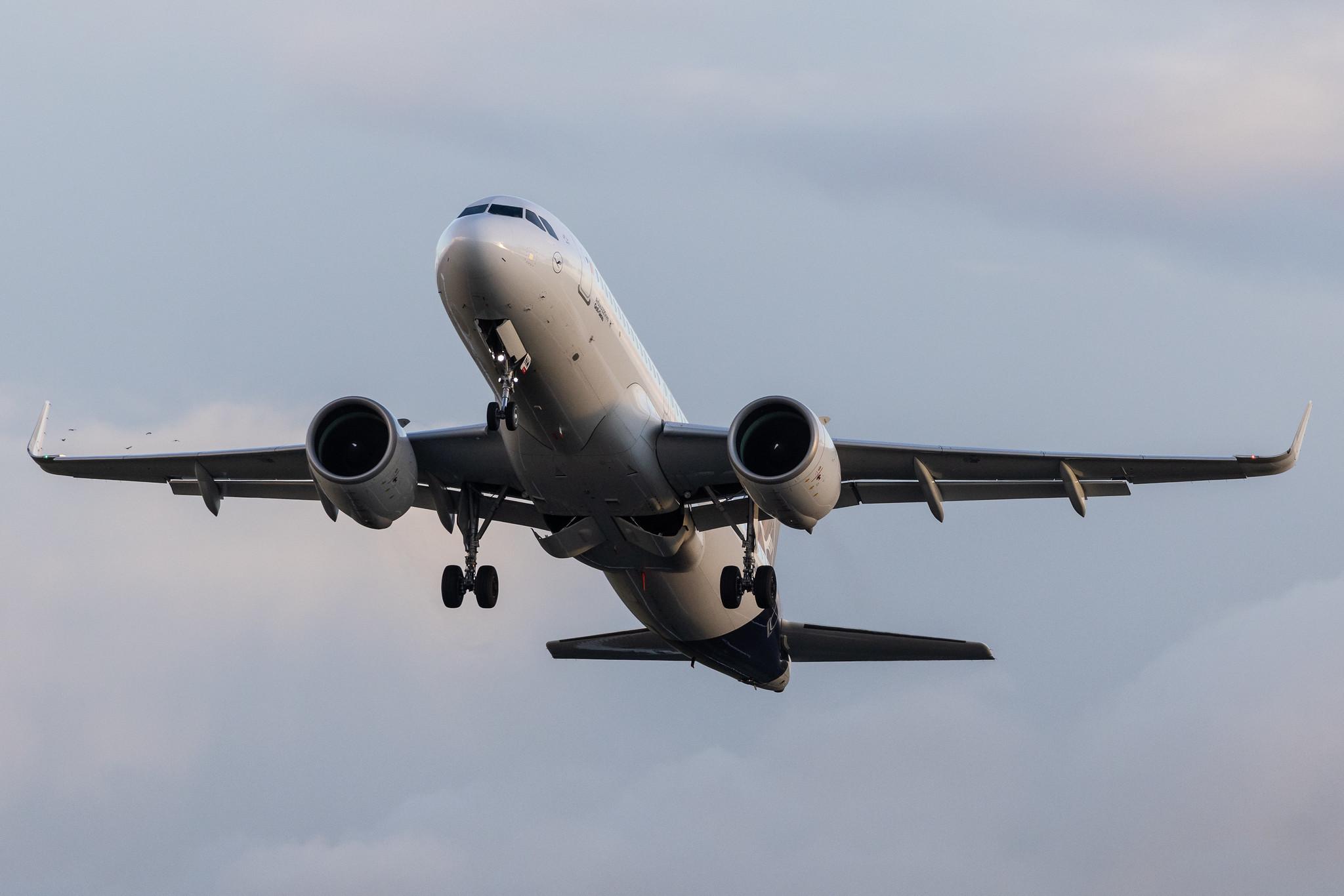 Hamburg Airport: Lufthansa (LH / DLH) |  Airbus A320-271N A20N | D-AINW | MSN 9251