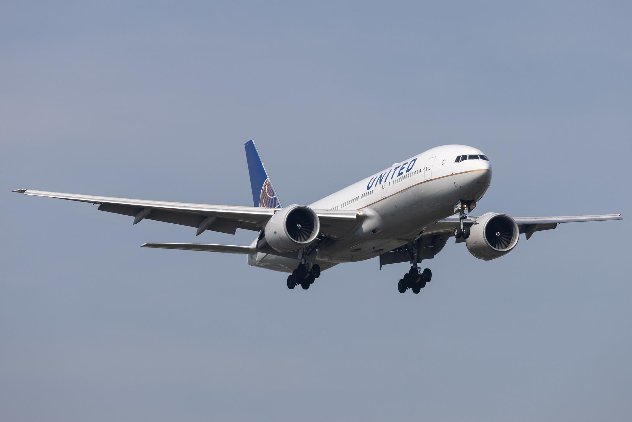 London Heathrow: United Airlines (UA / UAL) |  Boeing 777-224(ER) B772 | N77014 | MSN 29862