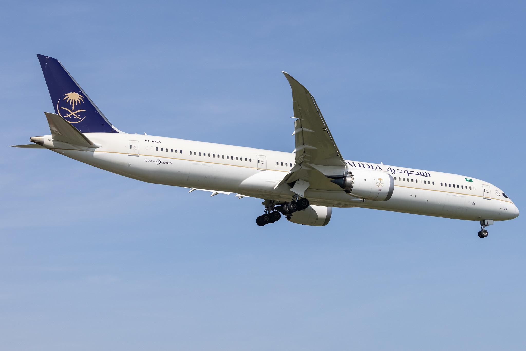 London Heathrow: Saudia (SV / SVA) |  Boeing 787-10 Dreamliner B78X | HZ-AR24 | MSN 40050