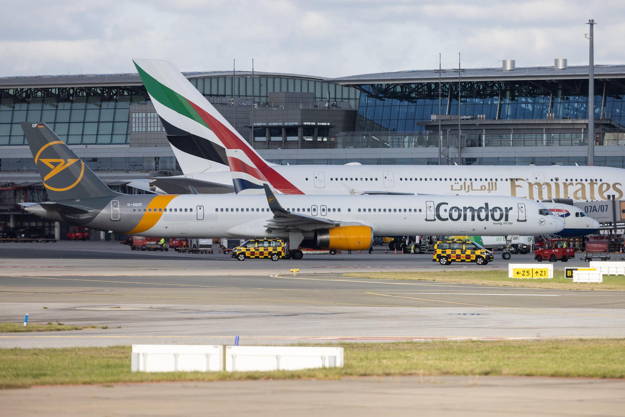 Hamburg Airport: Condor (DE / CFG) | Boeing 757-330 B753 | D-ABOF | MSN 29013