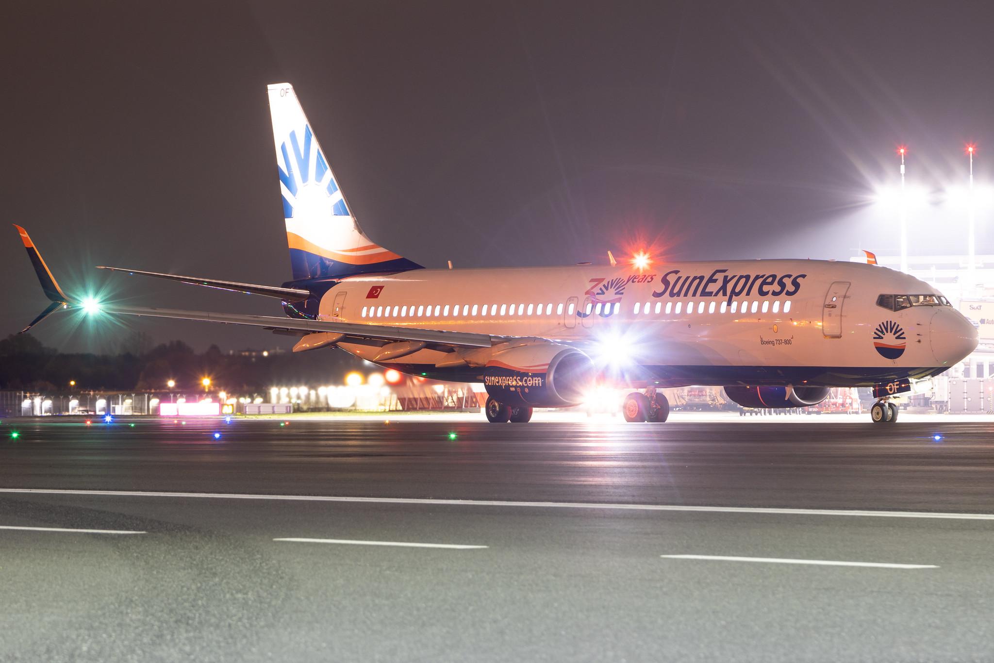 Hamburg Airport: SunExpress (XQ / SXS) | Boeing 737-8HC B738 | TC-SOF | MSN 61191