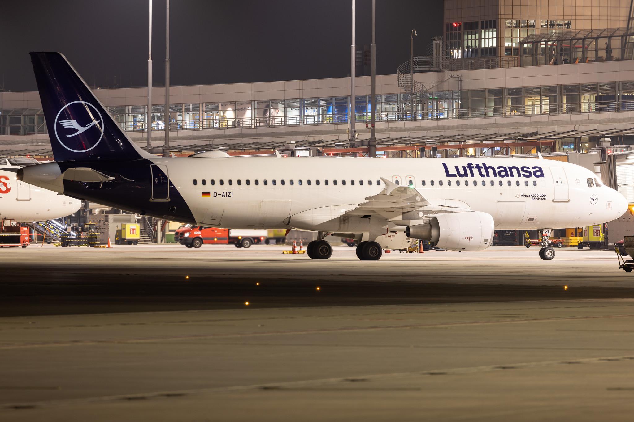 Hamburg Airport: Lufthansa (LH / DLH) | Airbus A320-214 A320 | D-AIZI | MSN 4398