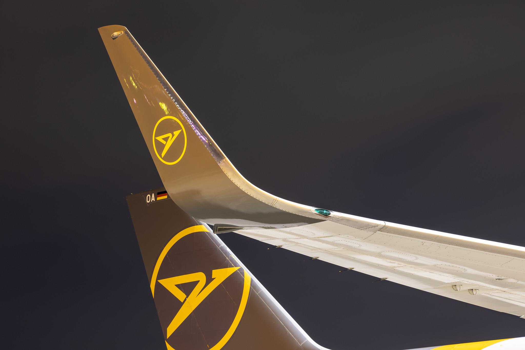 Hamburg Airport: Condor (DE / CFG) | Boeing 757-330 B753 | D-ABOA | MSN 29016