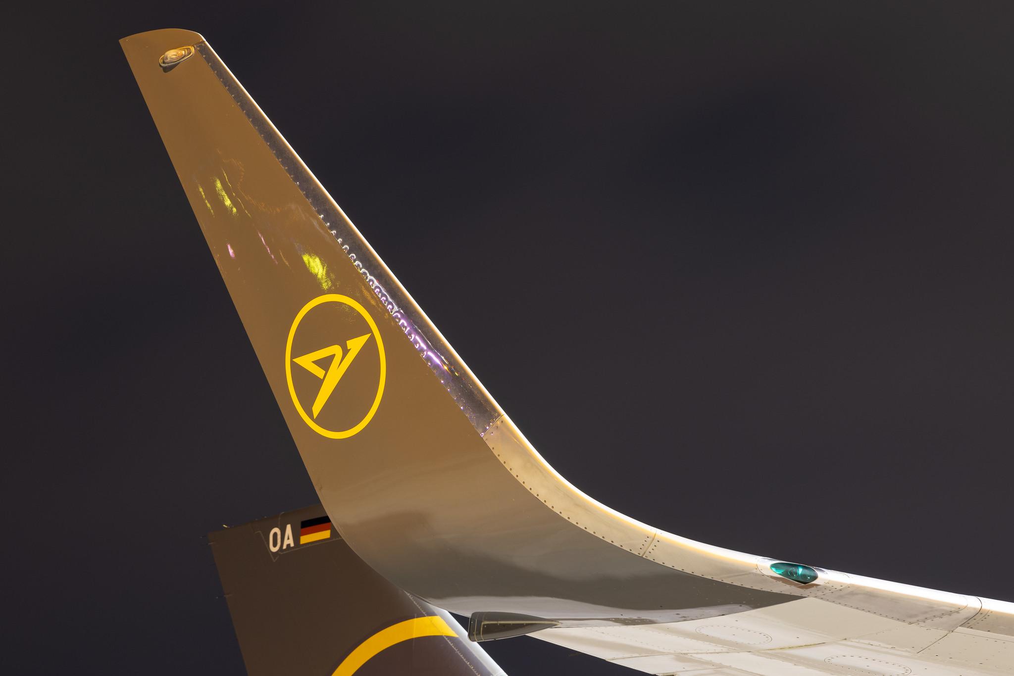 Hamburg Airport: Condor (DE / CFG) | Boeing 757-330 B753 | D-ABOA | MSN 29016