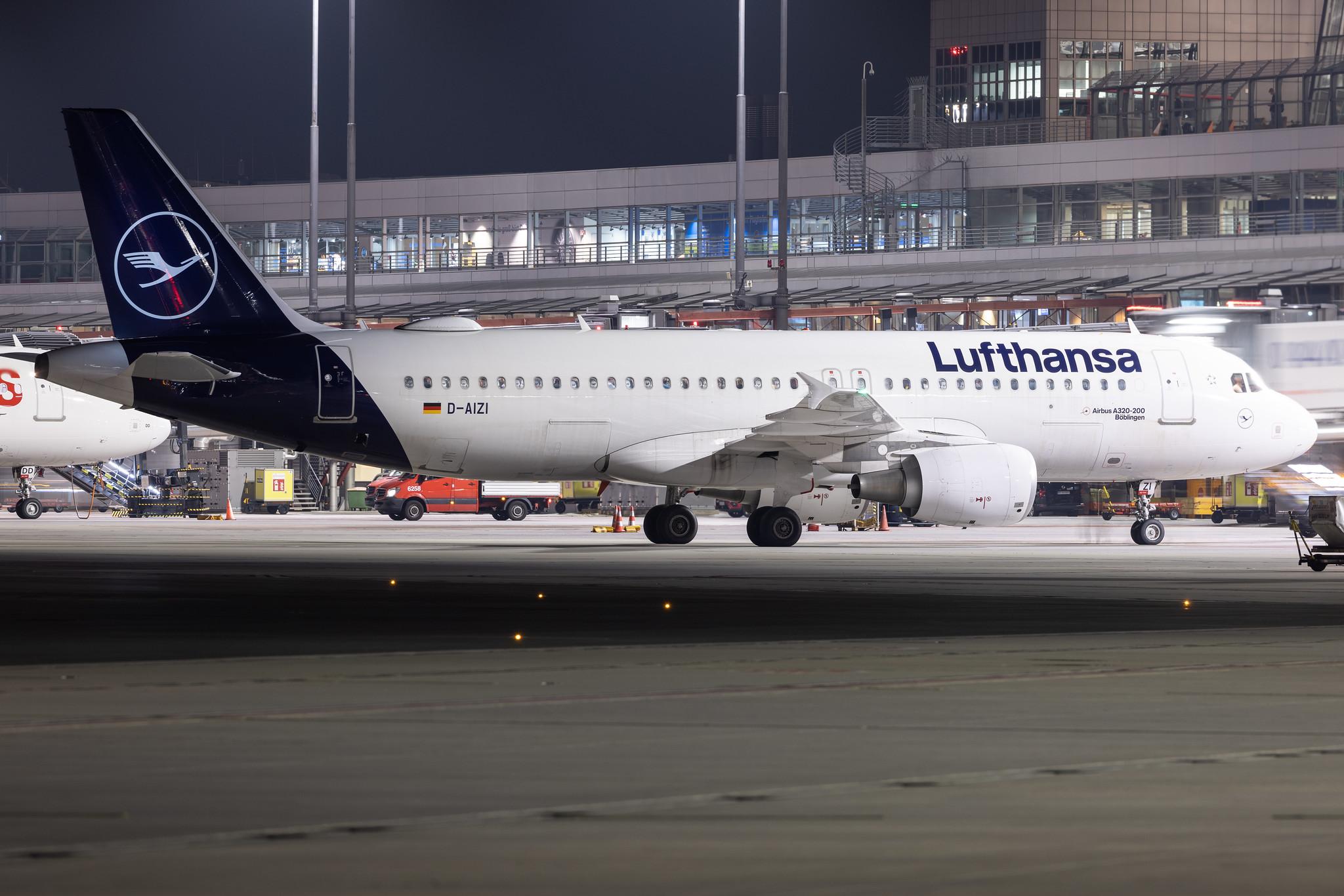 Hamburg Airport: Lufthansa (LH / DLH) | Airbus A320-214 A320 | D-AIZI | MSN 4398