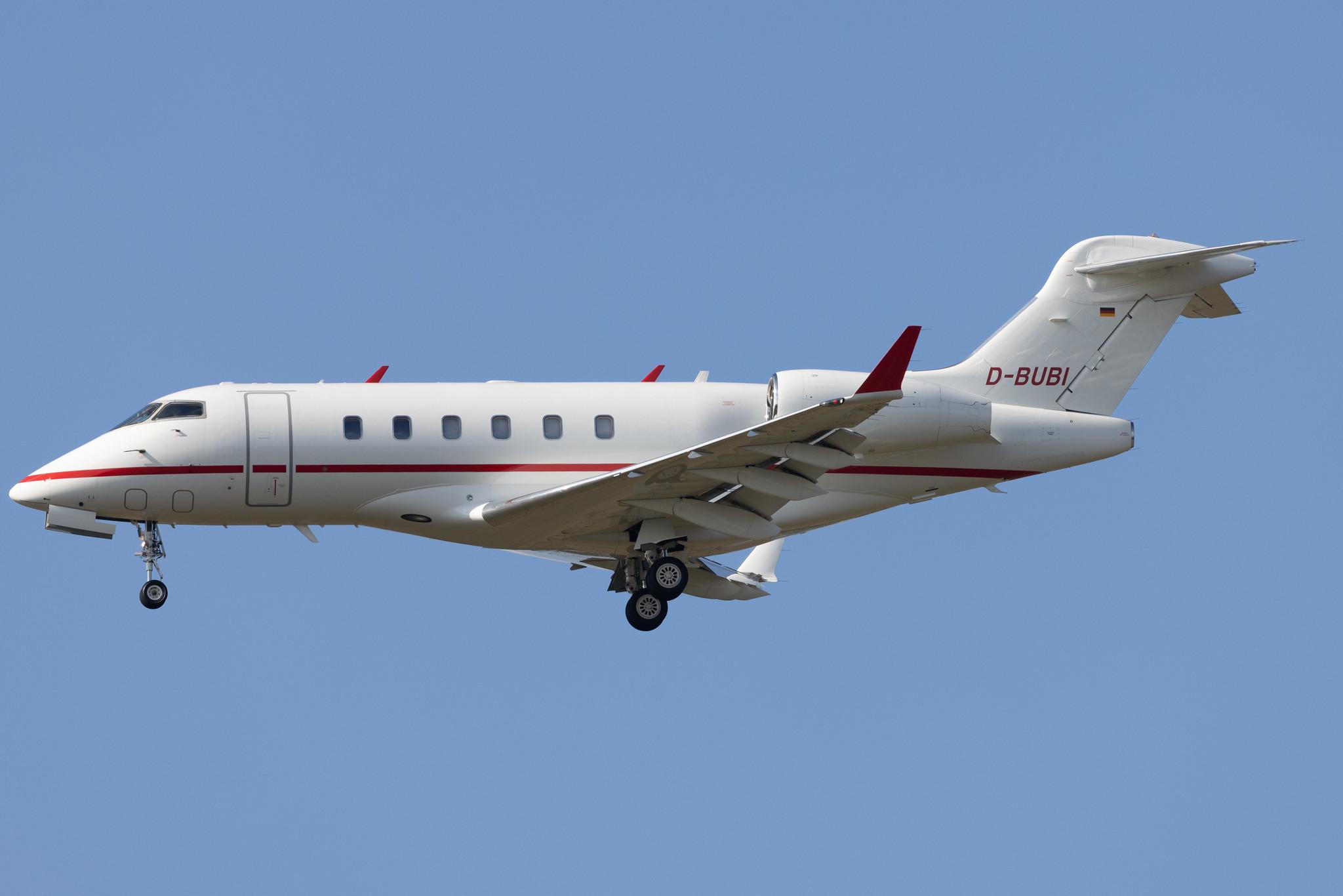 Flughafen Berlin Brandenburg: Windrose Air Jetcharter (/ QGA) | Bombardier Challenger 300 CL30 | D-BUBI | MSN 20145