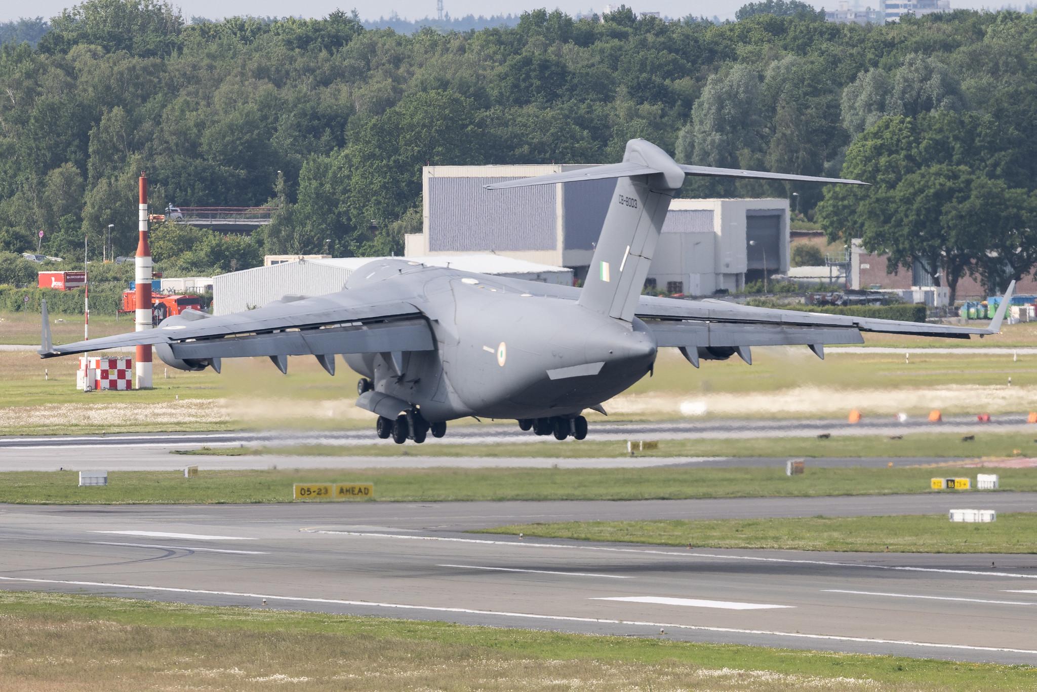 Hamburg Airport: Indian Air Force (/ IFC) | Boeing C-17A Globemaster III C17 | CB-8003 | MSN F-259