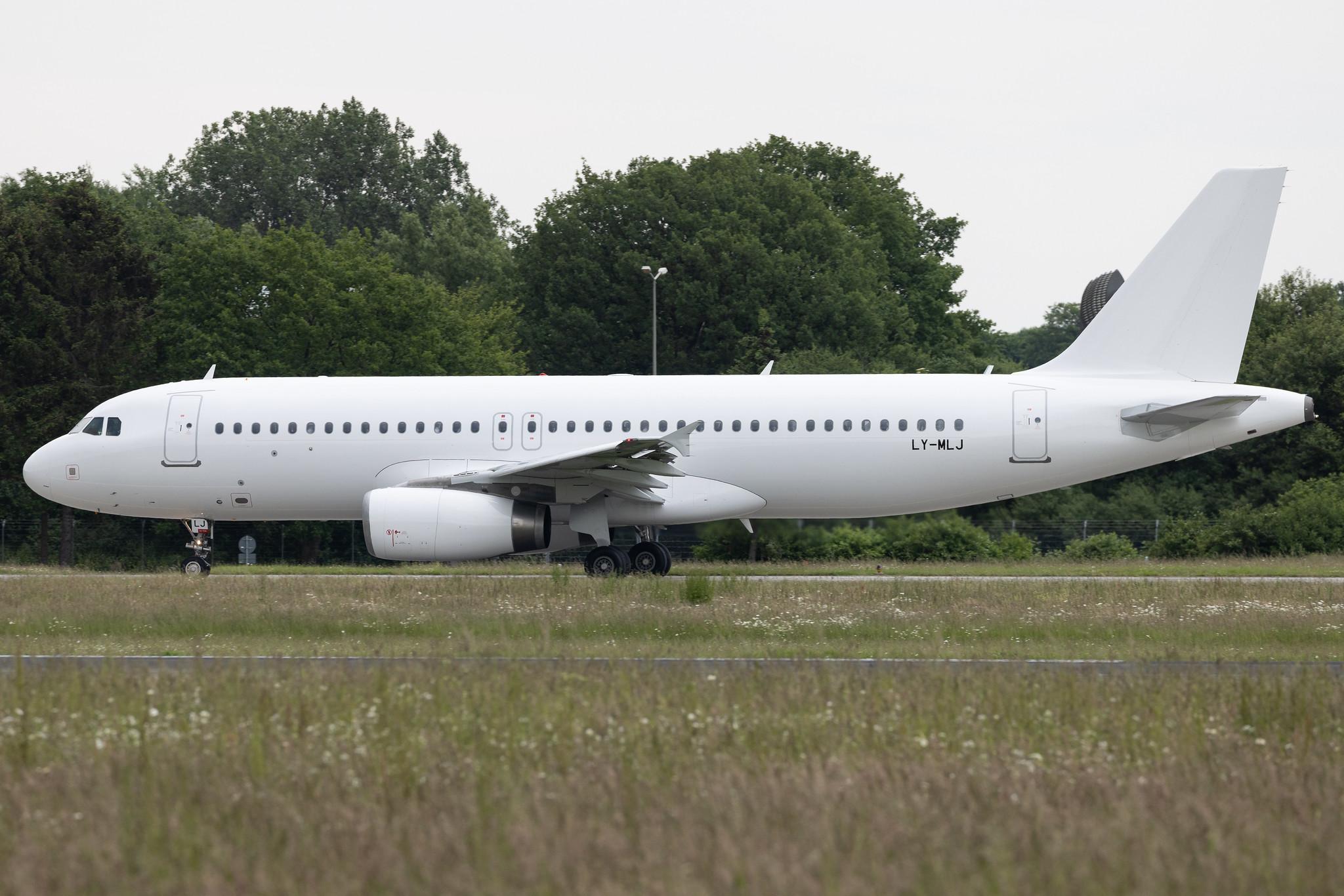 Hamburg Airport: SunExpress (XQ / SXS) | Operator: Avion Express | Airbus A320-232 A320 | LY-MLJ | MSN 03877
