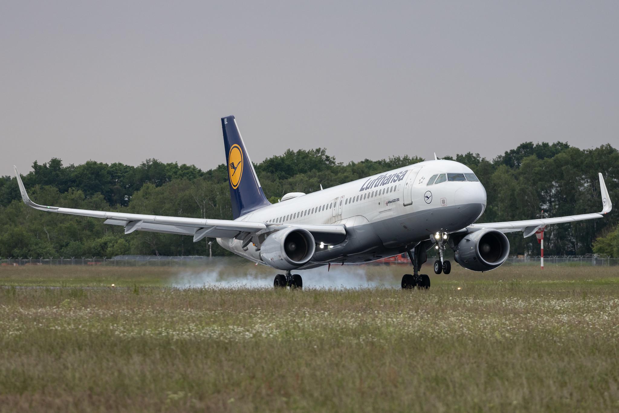 Hamburg Airport: Lufthansa (LH / DLH) | Airbus A320-214 A320 | D-AIUL | MSN 6521