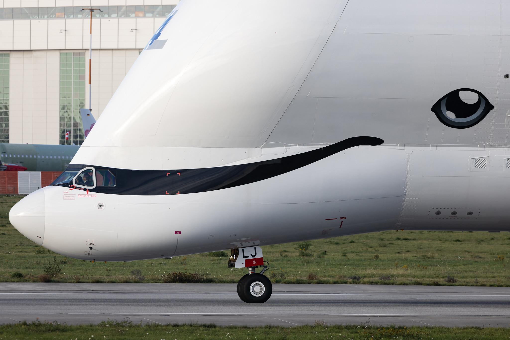 Hamburg Finkenwerder: Airbus Transport International (4Y / BGA) | Airbus A330-743L Beluga XL A337 | F-GXLJ | MSN 1985