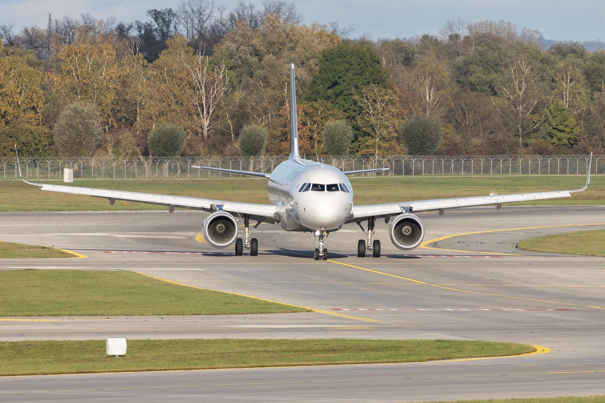 Munich Airport: Lufthansa (LH / DLH) | Airbus A320-214 A320 | D-AIWE | MSN 8680