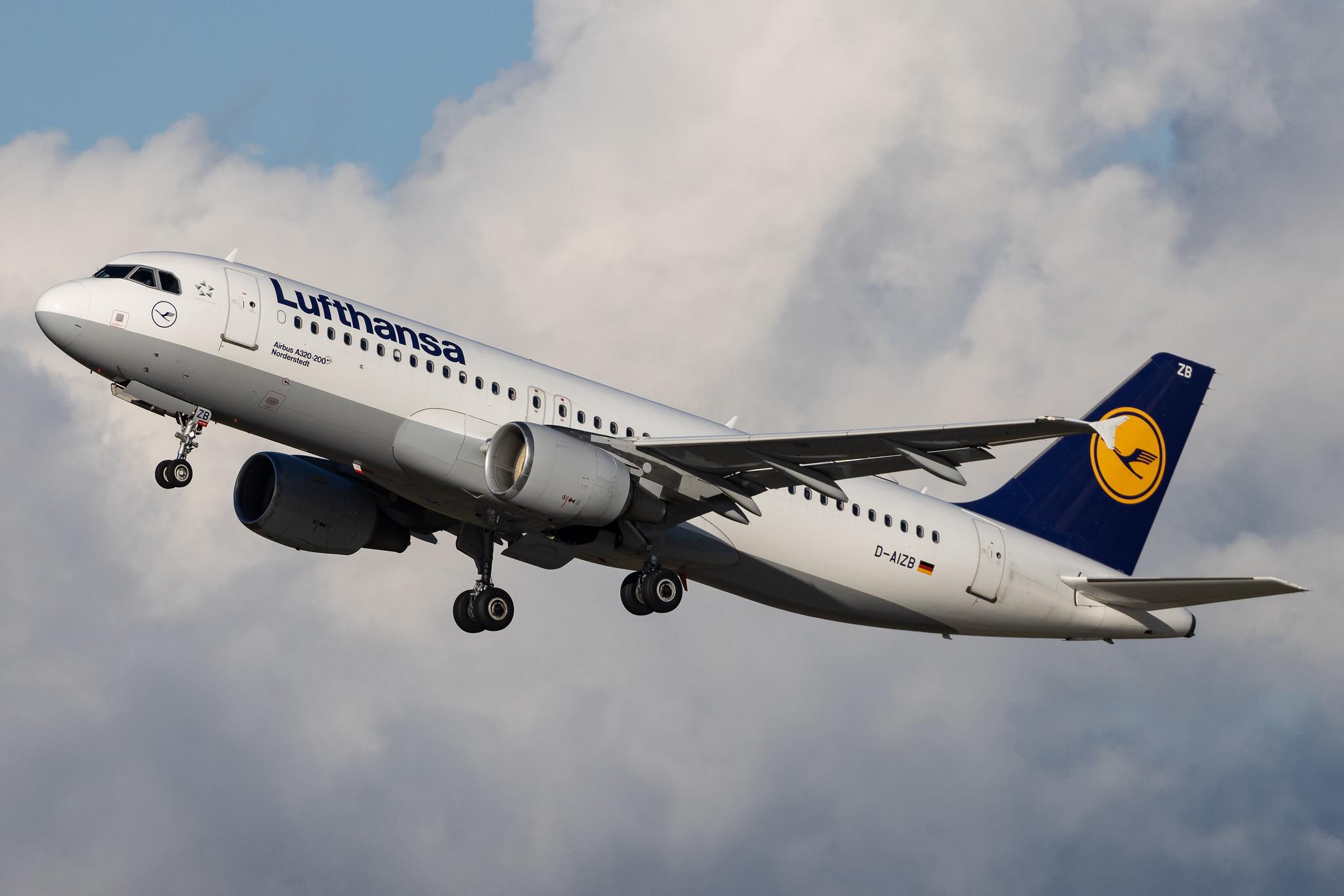 Munich Airport: Lufthansa (LH / DLH) | Airbus A320-214 A320 | D-AIZB | MSN 4120
