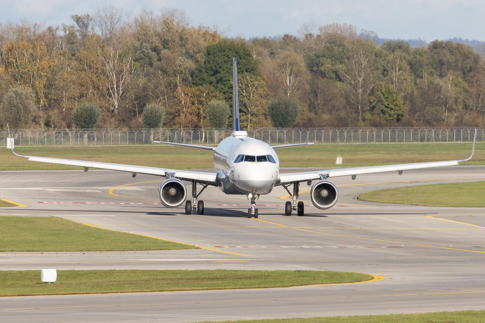 Munich Airport: Lufthansa (LH / DLH) | Airbus A320-214 A320 | D-AIUL | MSN 6521