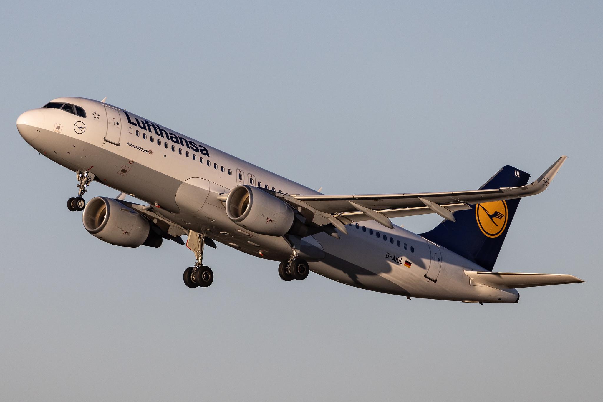 Munich Airport: Lufthansa (LH / DLH) | Airbus A320-214 A320 | D-AIUL | MSN 6521