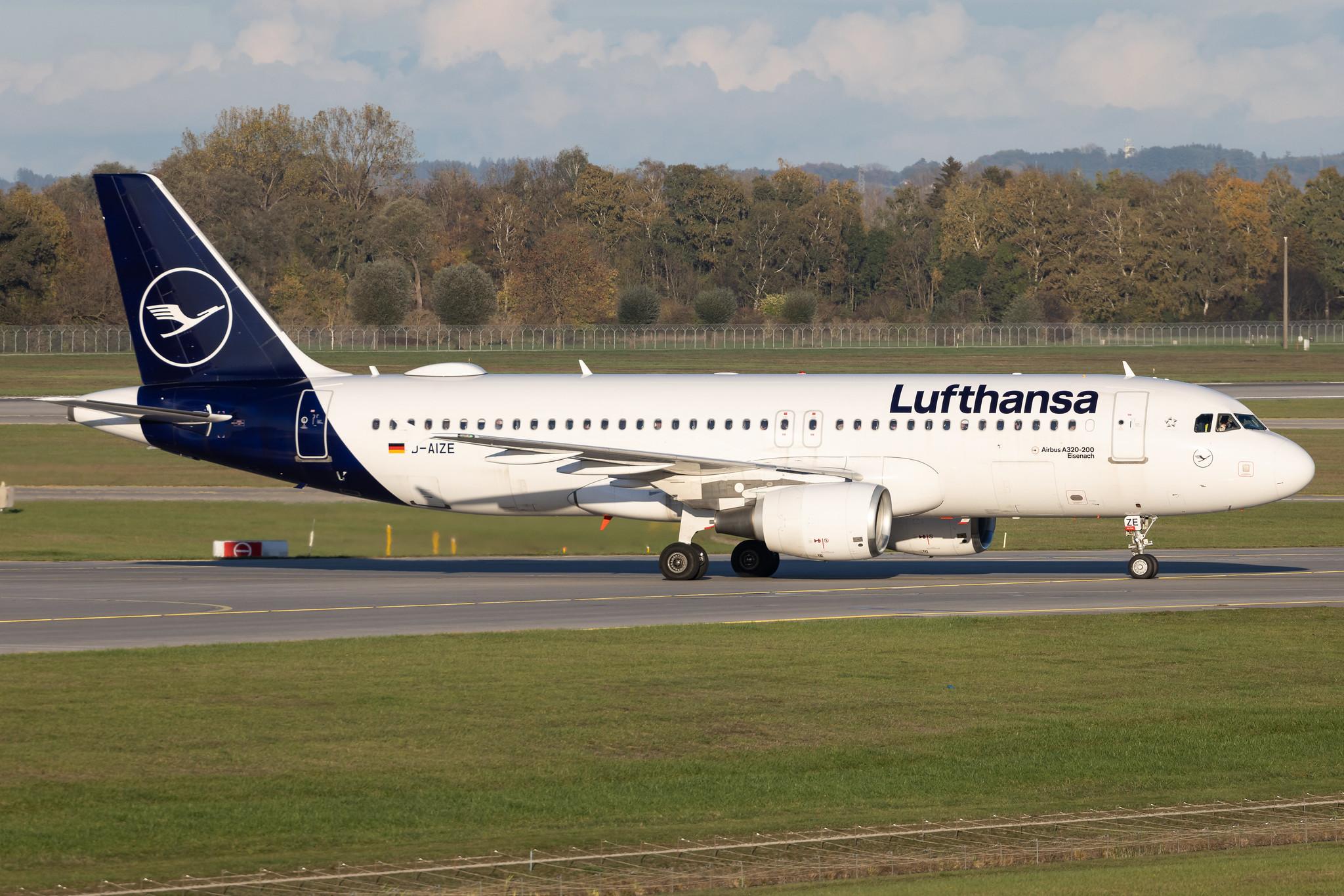 Munich Airport: Lufthansa (LH / DLH) | Airbus A320-214 A320 | D-AIZE | MSN 4261