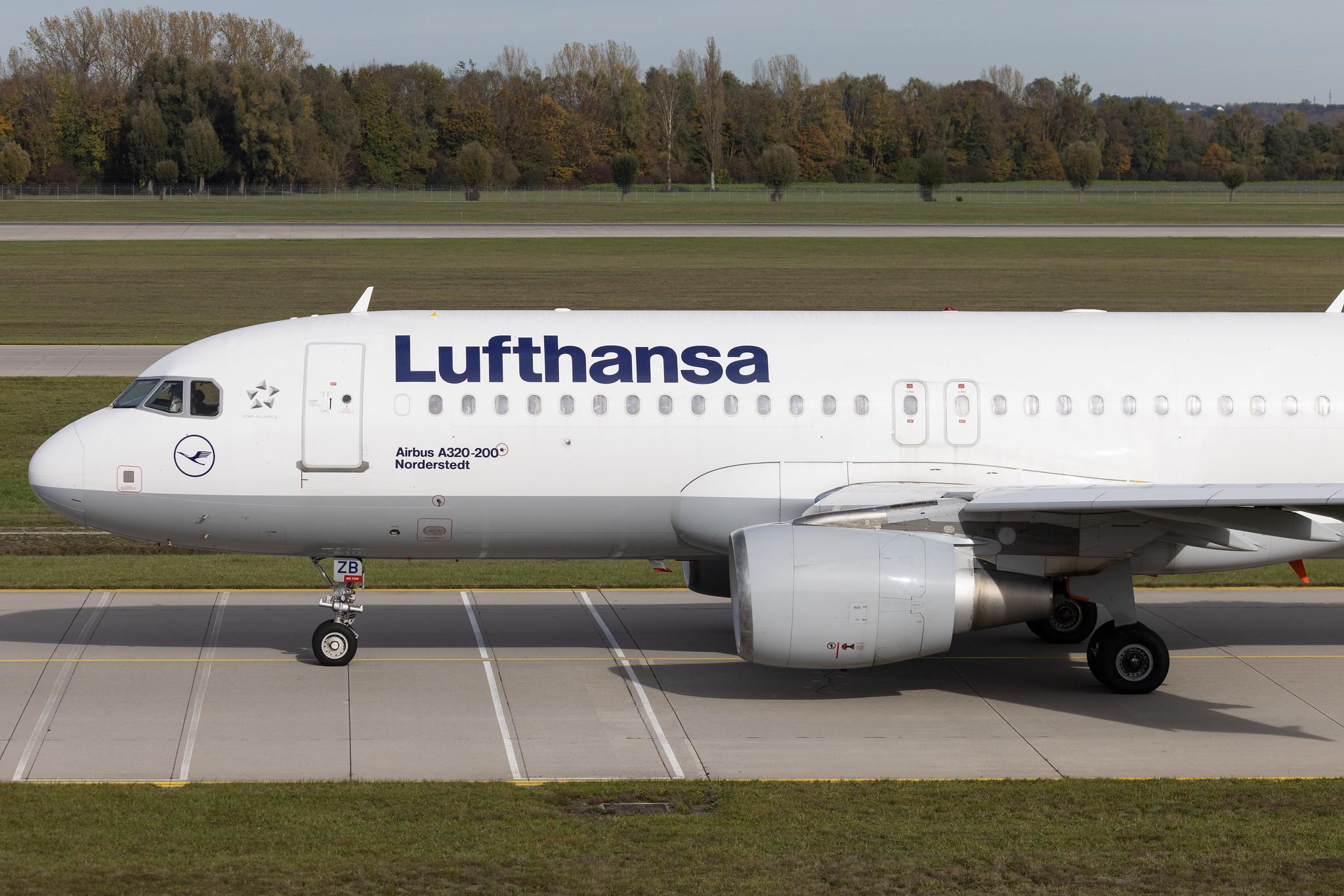 Munich Airport: Lufthansa (LH / DLH) | Airbus A320-214 A320 | D-AIZB | MSN 4120