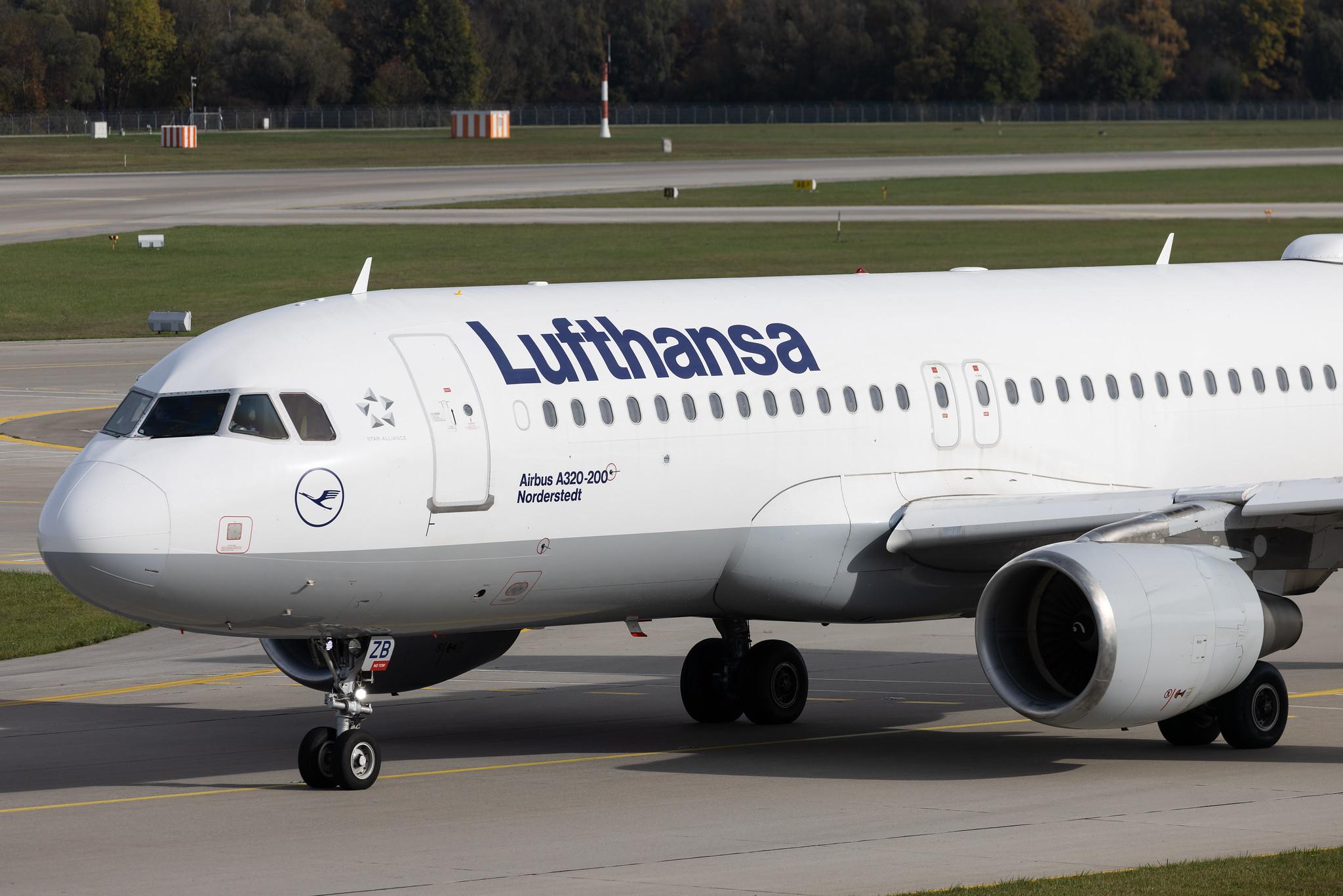 Munich Airport: Lufthansa (LH / DLH) | Airbus A320-214 A320 | D-AIZB | MSN 4120