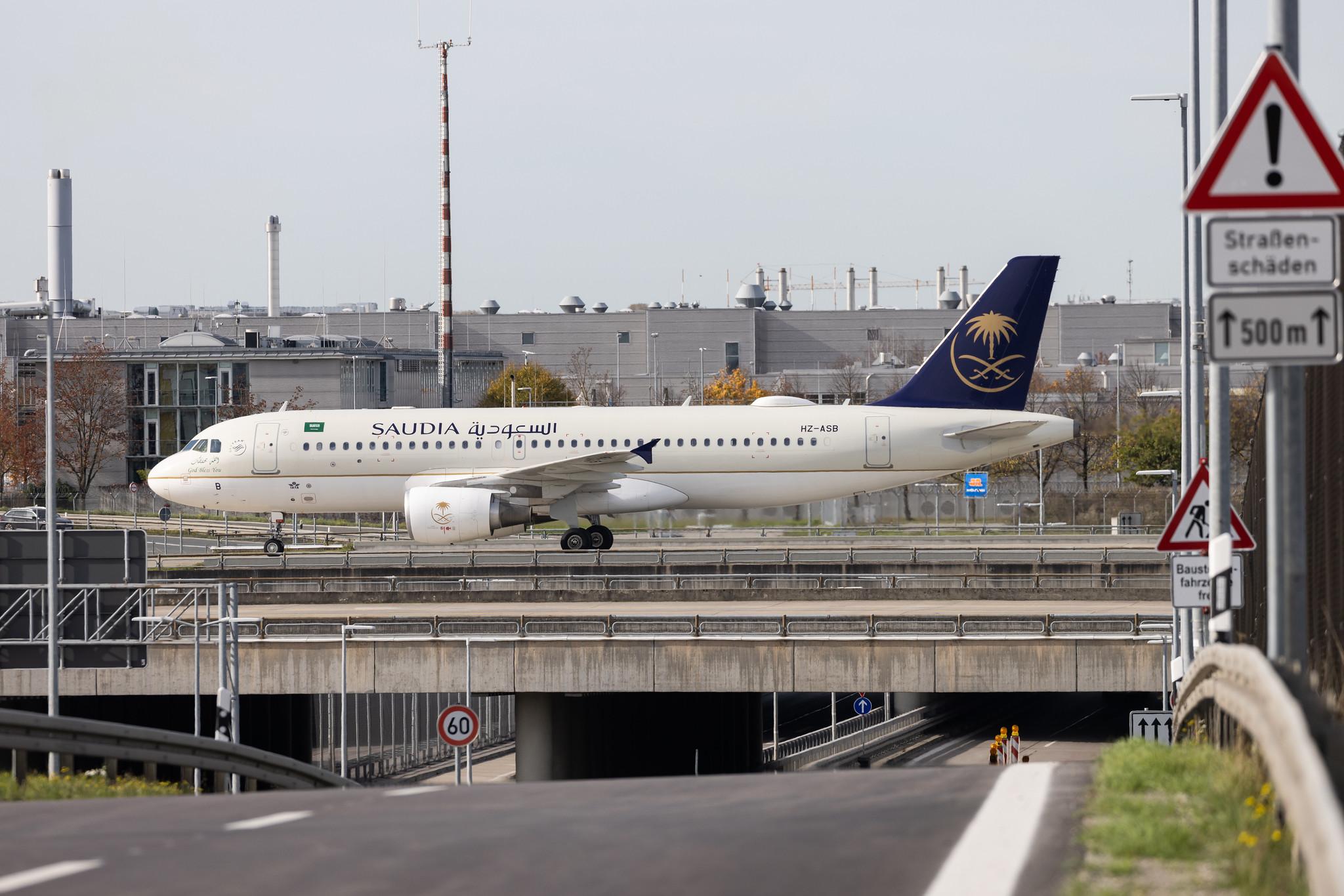 Munich Airport: Saudia (SV / SVA) | Airbus A320-214 A320 | HZ-ASB | MSN 4090