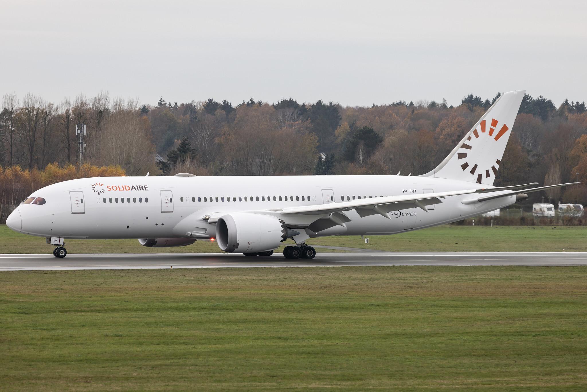 Hamburg Airport: Comlux Aruba (CS / CXB) | Boeing 787-8 Dreamliner B788 | P4-787 | MSN 35306