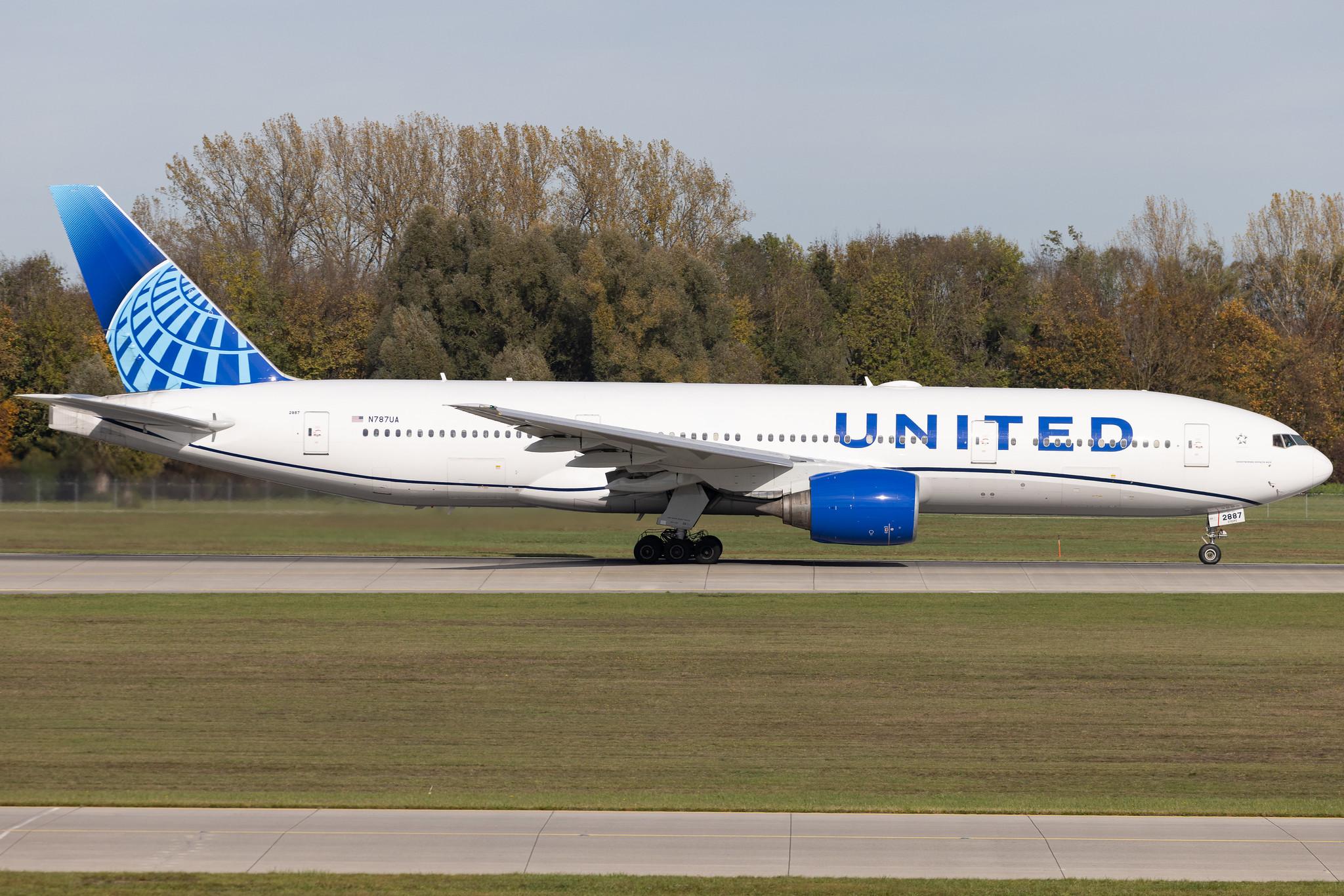 Munich Airport: United Airlines (UA / UAL) | Boeing 777-222ER B772 | N787UA | MSN 26939